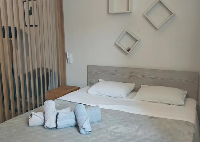 Anibo & Center 1551 *